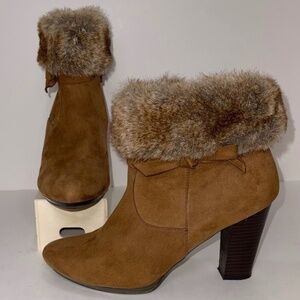 Pre-Owned Brown Dana Buchman Ankle Heel Boots Size 9M Suede Faux Fur Chic